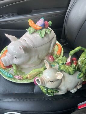 Fitz and Floyd vintage Pig Serving Set with Vegetable Accents tea pot and soup